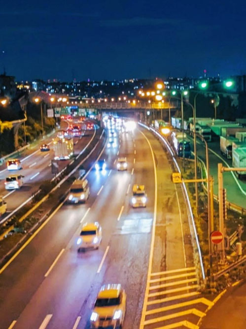 夜の道路イメージ